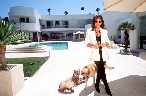 Jackie Collins in 1995 at home in Beverly Hills. Photograph: Paul Harris/Getty Images